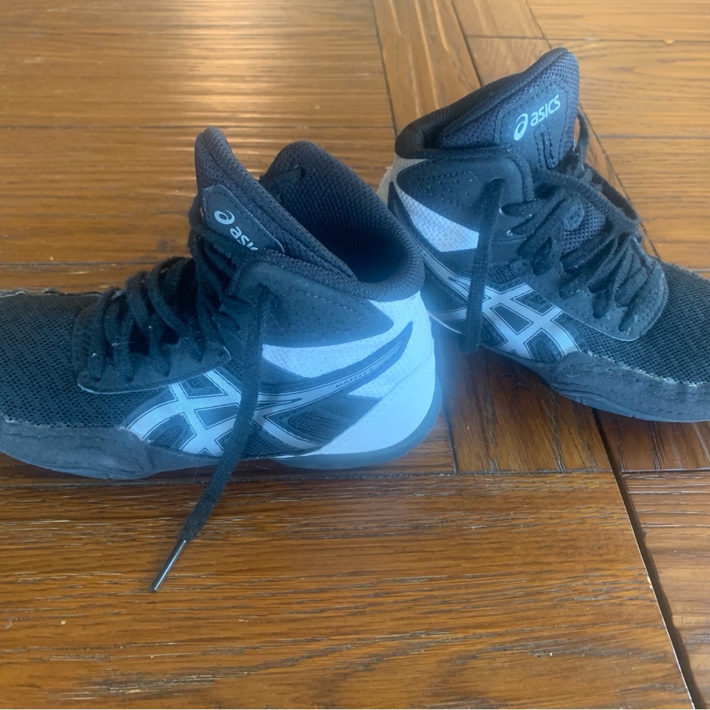 ASICS Matflex Kids Black and Gray Wrestling Shoes